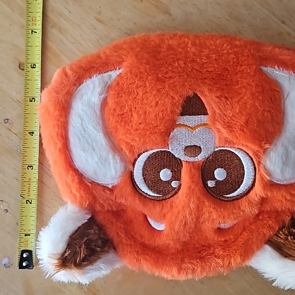 TURNING RED COSMETIC CASE - Picture 10 of 12